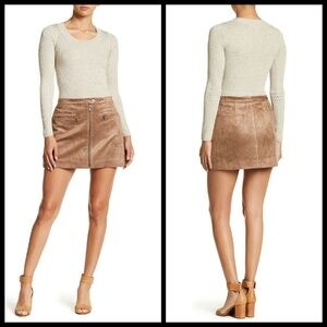 💕BCBGMAXAZRIA💕 Faux Suede Mini Skirt